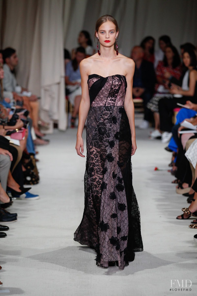 Ine Neefs featured in  the Oscar de la Renta fashion show for Spring/Summer 2016