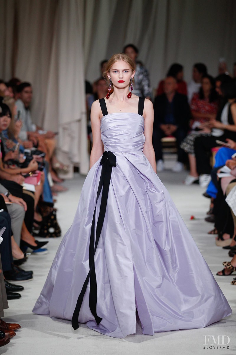 Aneta Pajak featured in  the Oscar de la Renta fashion show for Spring/Summer 2016