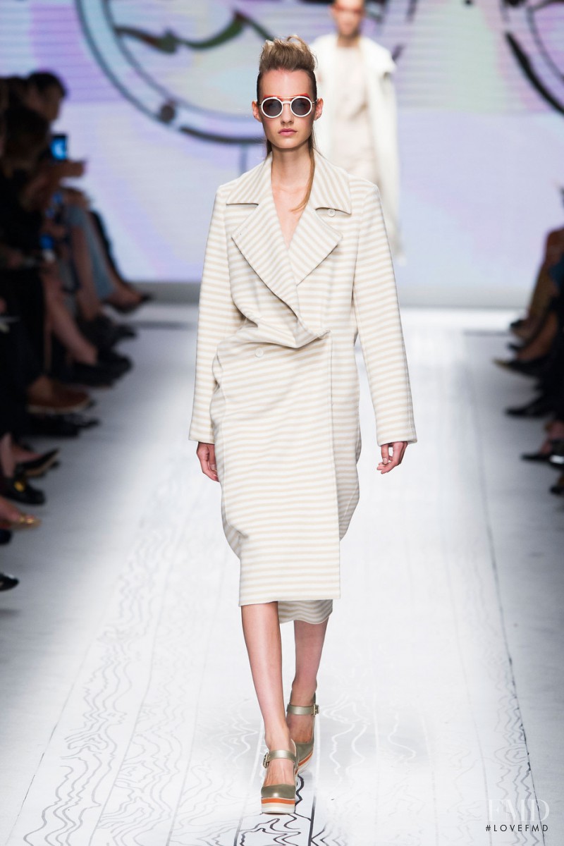 Maartje Verhoef featured in  the Max Mara fashion show for Spring/Summer 2016