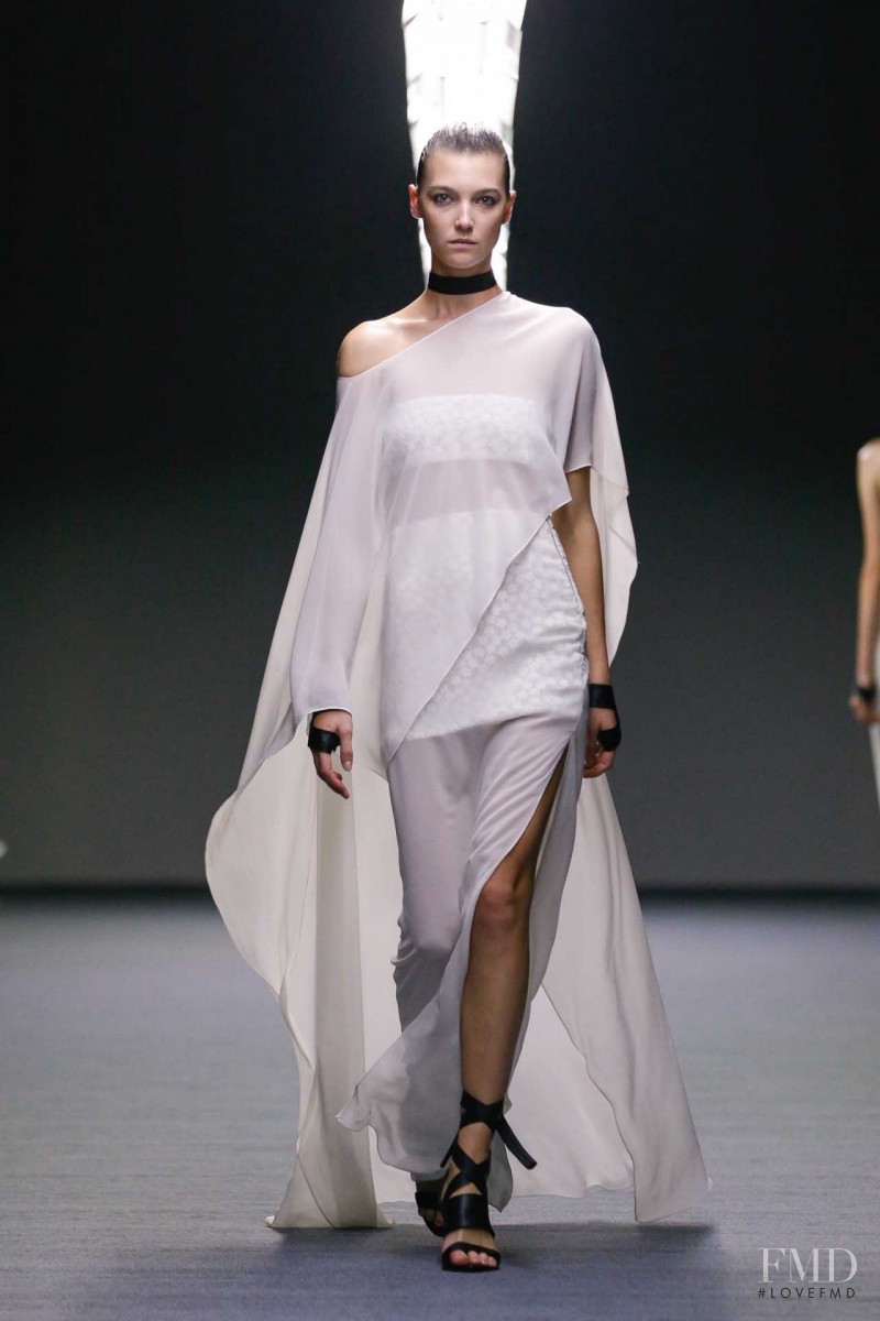 Stephanie Joy Field featured in  the Carla Zampatti fashion show for Spring/Summer 2015