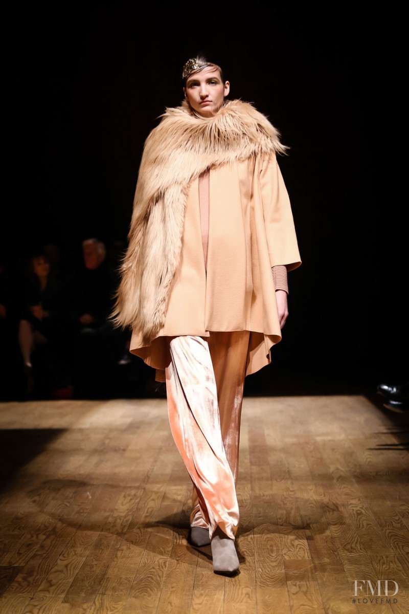 Josie Natori fashion show for Autumn/Winter 2015