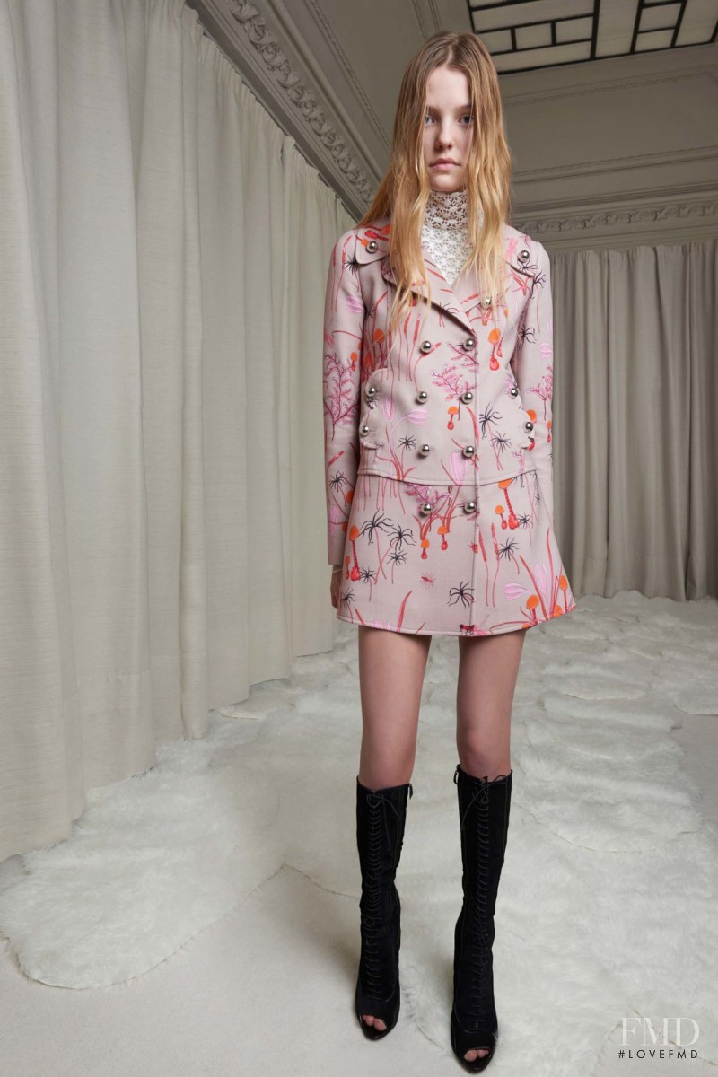 Roos Abels featured in  the Giambattista Valli fashion show for Pre-Fall 2016