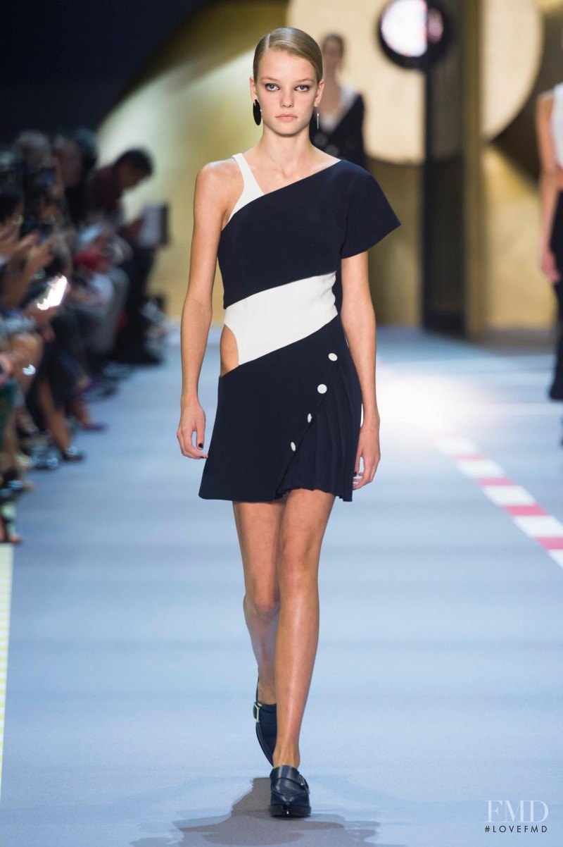 Roos Abels featured in  the Mugler fashion show for Spring/Summer 2016