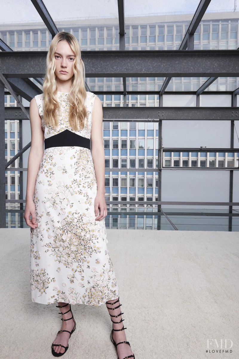 Steph Smith featured in  the Giambattista Valli fashion show for Resort 2016