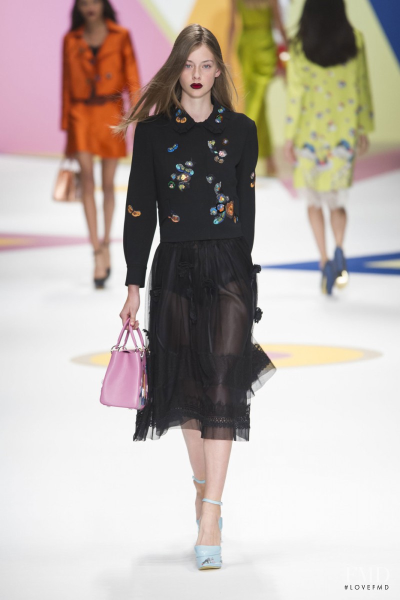 Lauren de Graaf featured in  the Shiatzy Chen fashion show for Spring/Summer 2016