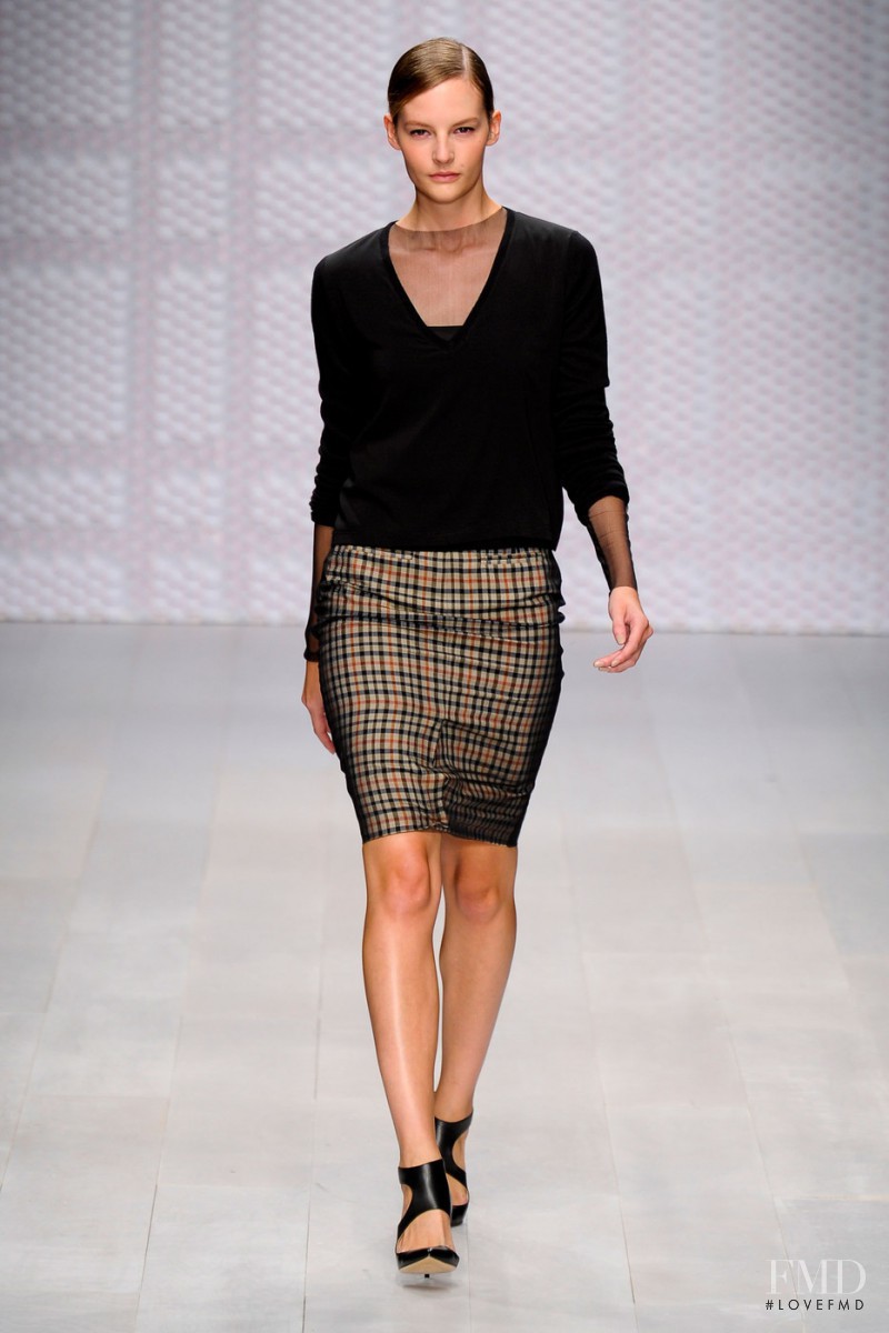 DAKS fashion show for Spring/Summer 2013