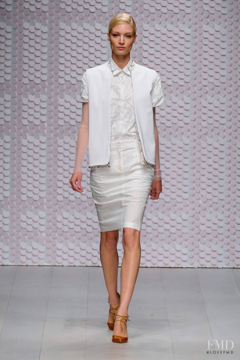 DAKS fashion show for Spring/Summer 2013