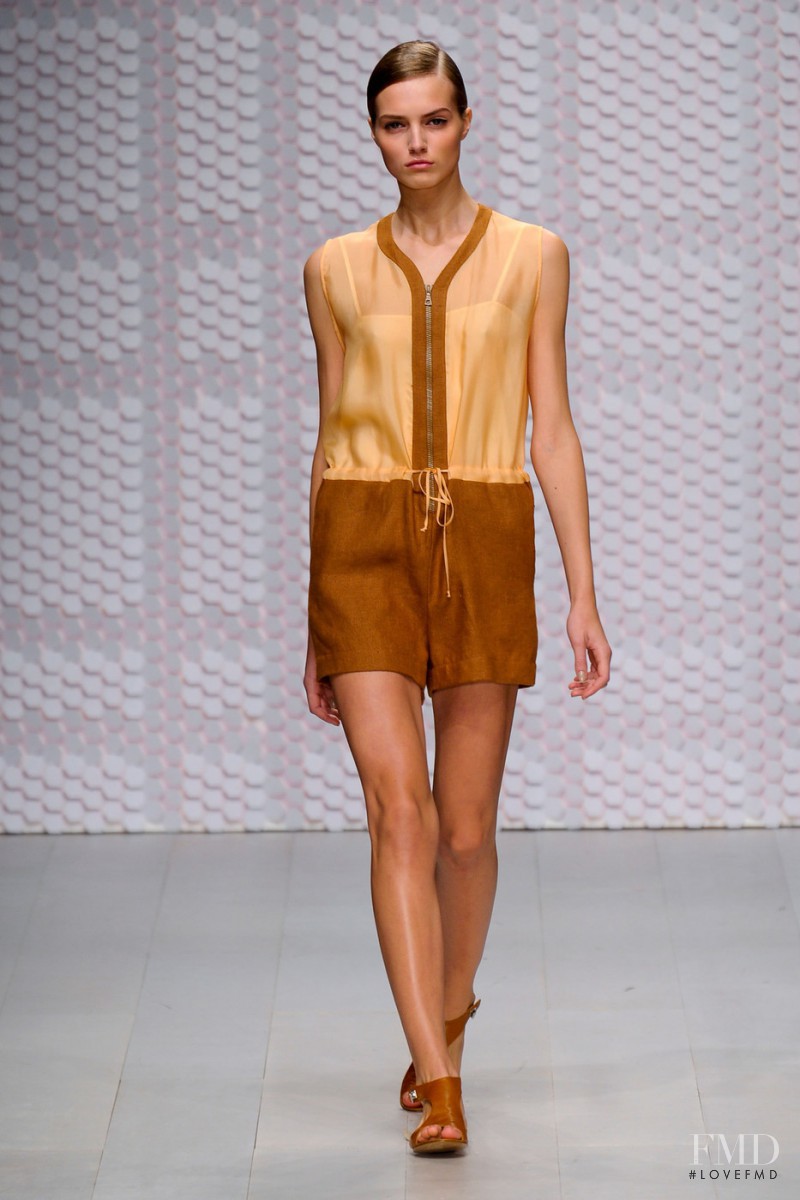 DAKS fashion show for Spring/Summer 2013