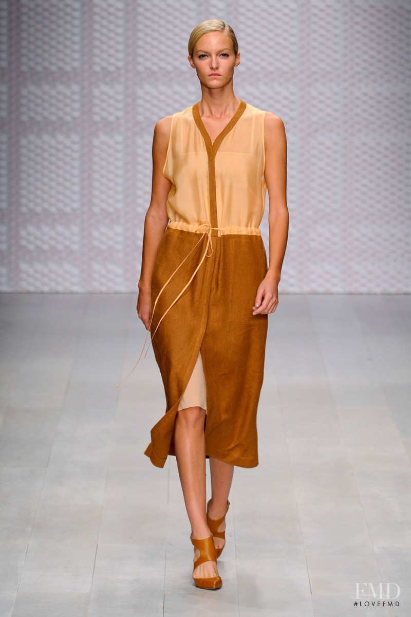 DAKS fashion show for Spring/Summer 2013