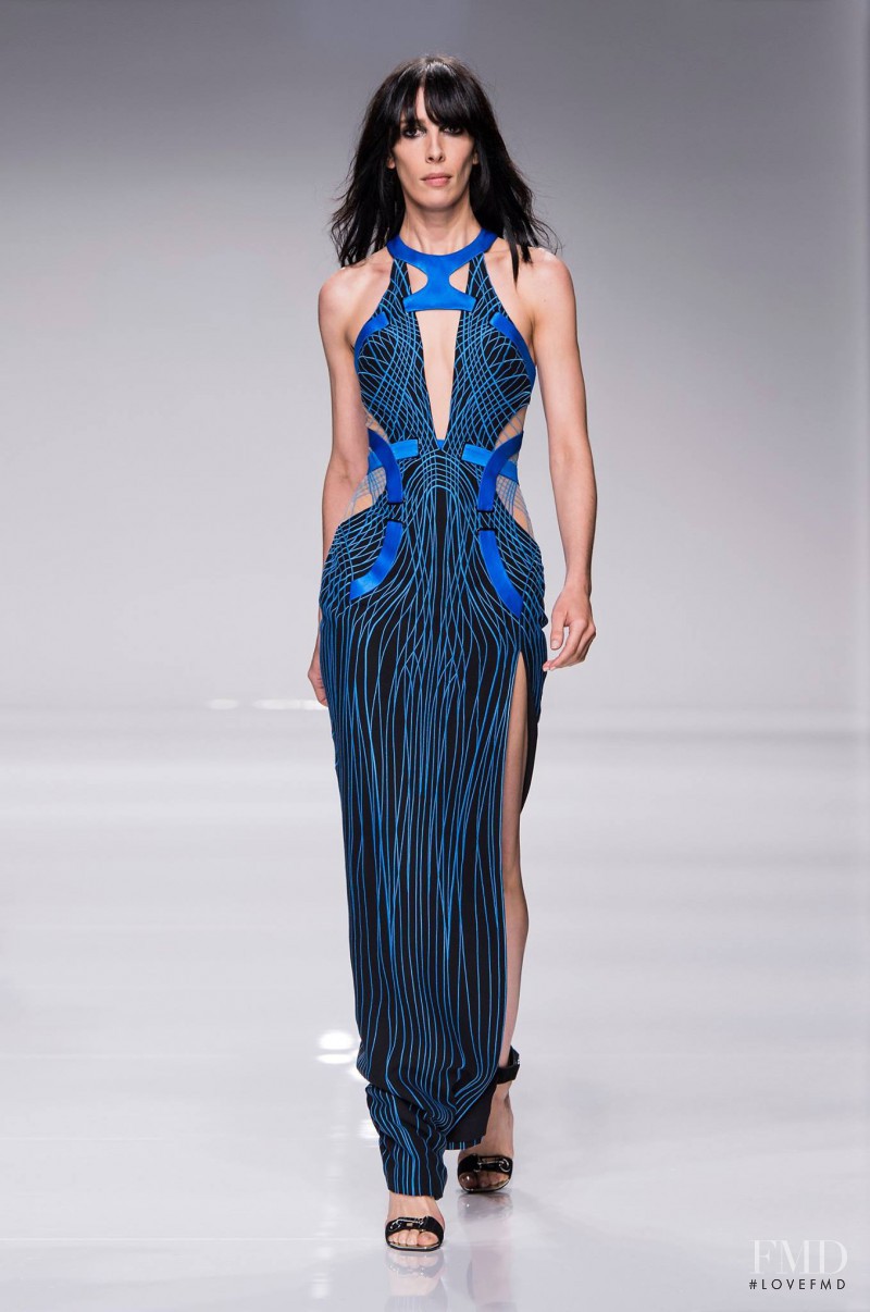 Jamie Bochert featured in  the Atelier Versace fashion show for Spring/Summer 2016