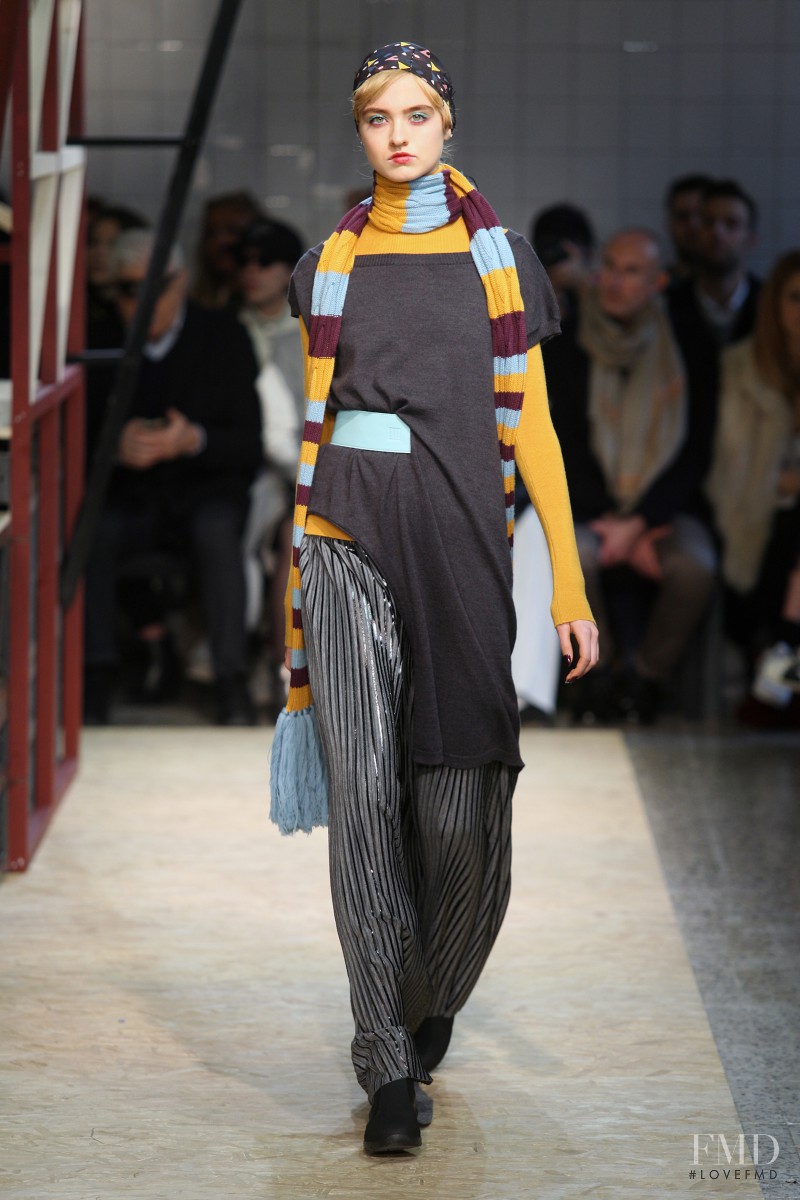 Kelsey Soles featured in  the I\'m Isola Marras fashion show for Autumn/Winter 2016