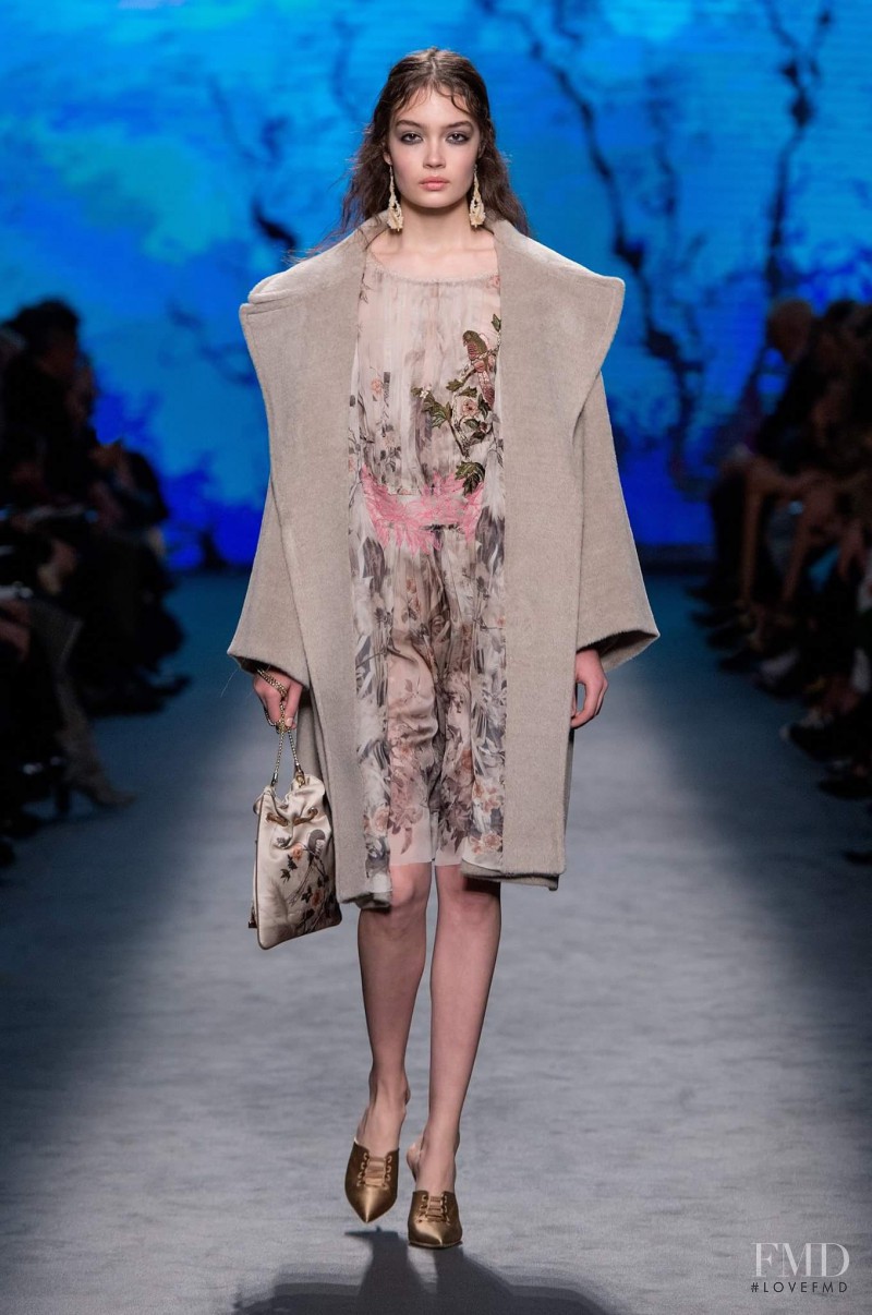 Sasha Kichigina featured in  the Alberta Ferretti fashion show for Autumn/Winter 2016