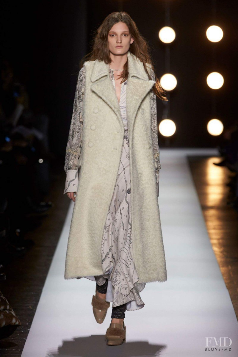 BCBG By Max Azria fashion show for Autumn/Winter 2016