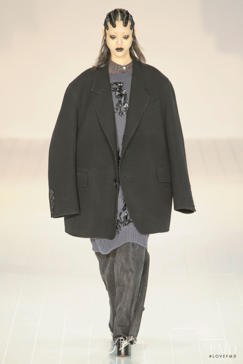 So Ra Choi featured in  the Marc Jacobs fashion show for Autumn/Winter 2016