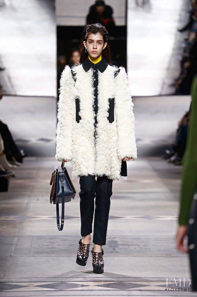Mayka Merino featured in  the Mulberry fashion show for Autumn/Winter 2016