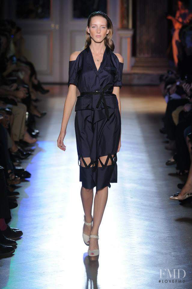 Iris Egbers featured in  the Roland Mouret fashion show for Spring/Summer 2012