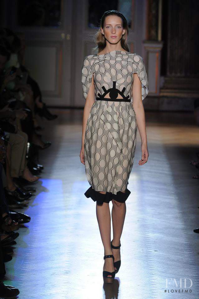 Iris Egbers featured in  the Roland Mouret fashion show for Spring/Summer 2012