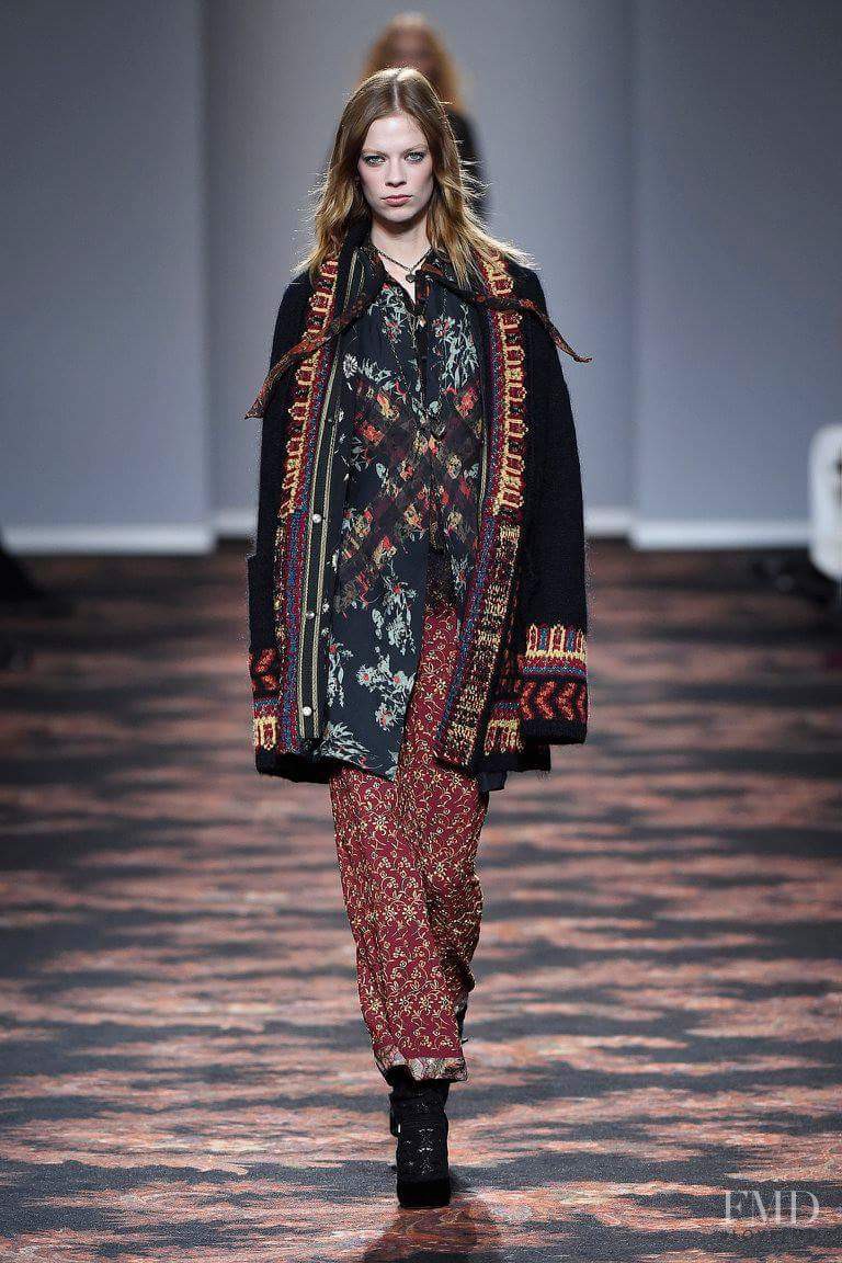 Lexi Boling featured in  the Etro fashion show for Autumn/Winter 2016