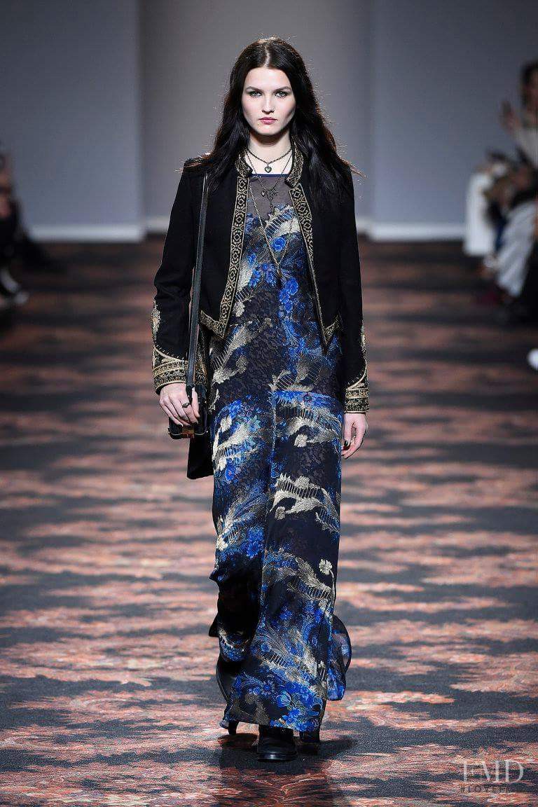 Katlin Aas featured in  the Etro fashion show for Autumn/Winter 2016