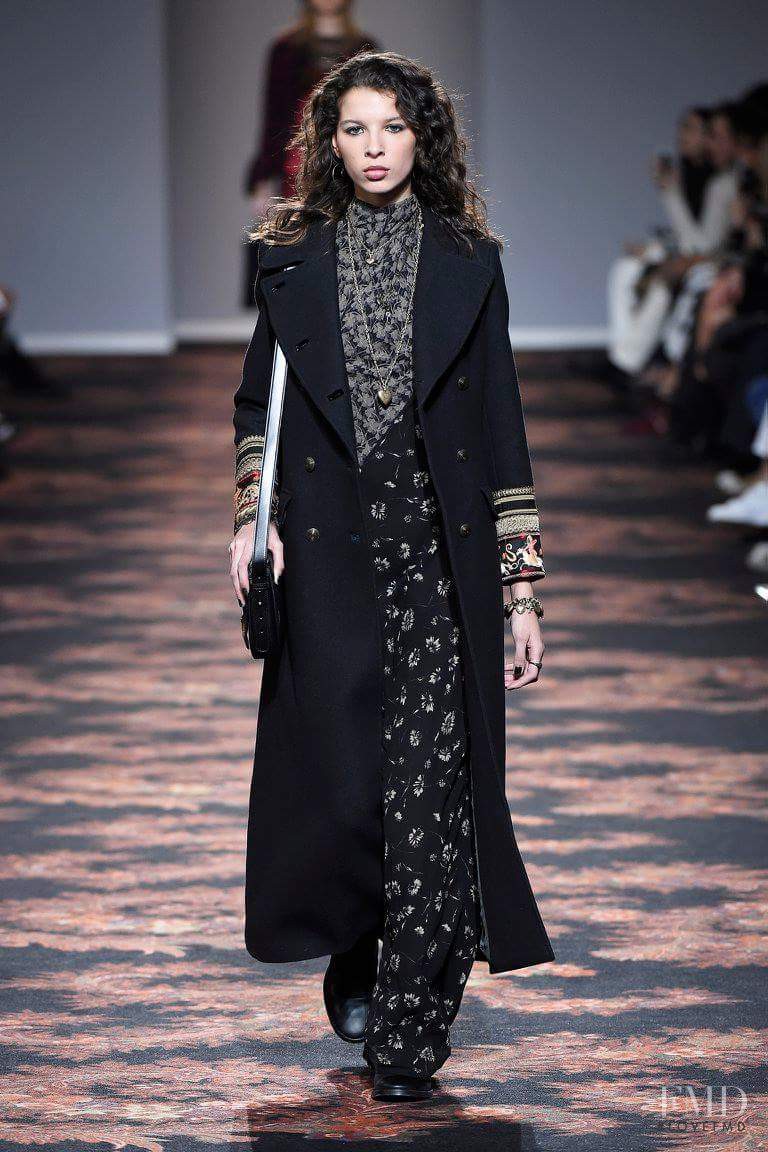 Alice Metza featured in  the Etro fashion show for Autumn/Winter 2016