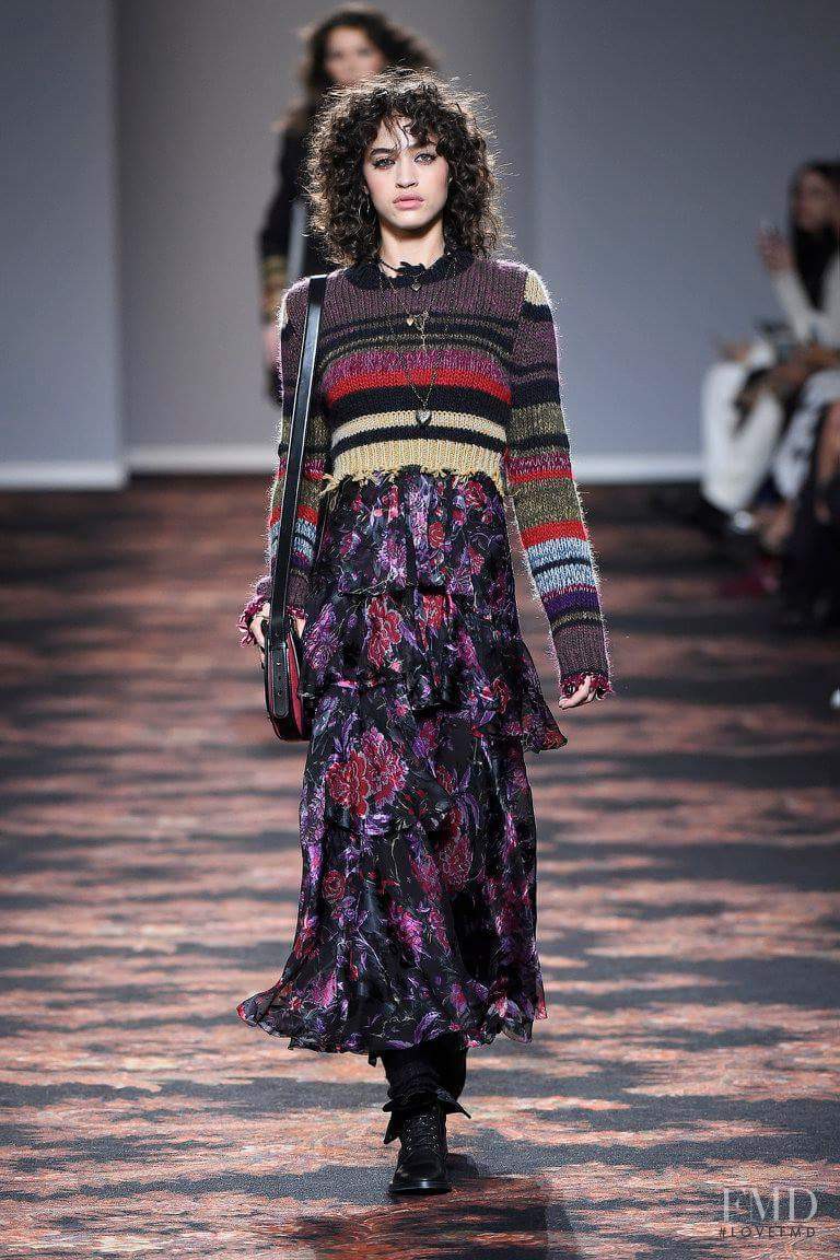 Alanna Arrington featured in  the Etro fashion show for Autumn/Winter 2016