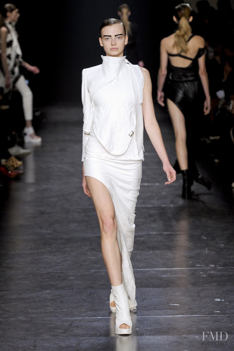 Ann Demeulemeester fashion show for Spring/Summer 2011
