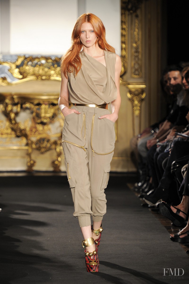 Gaetano Navarra fashion show for Spring/Summer 2011