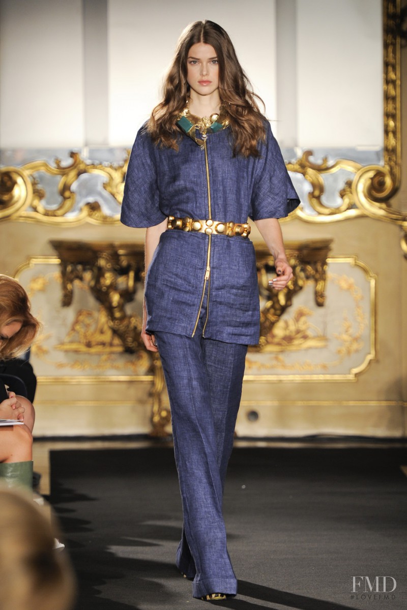 Gaetano Navarra fashion show for Spring/Summer 2011