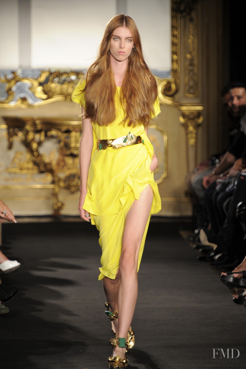 Gaetano Navarra fashion show for Spring/Summer 2011