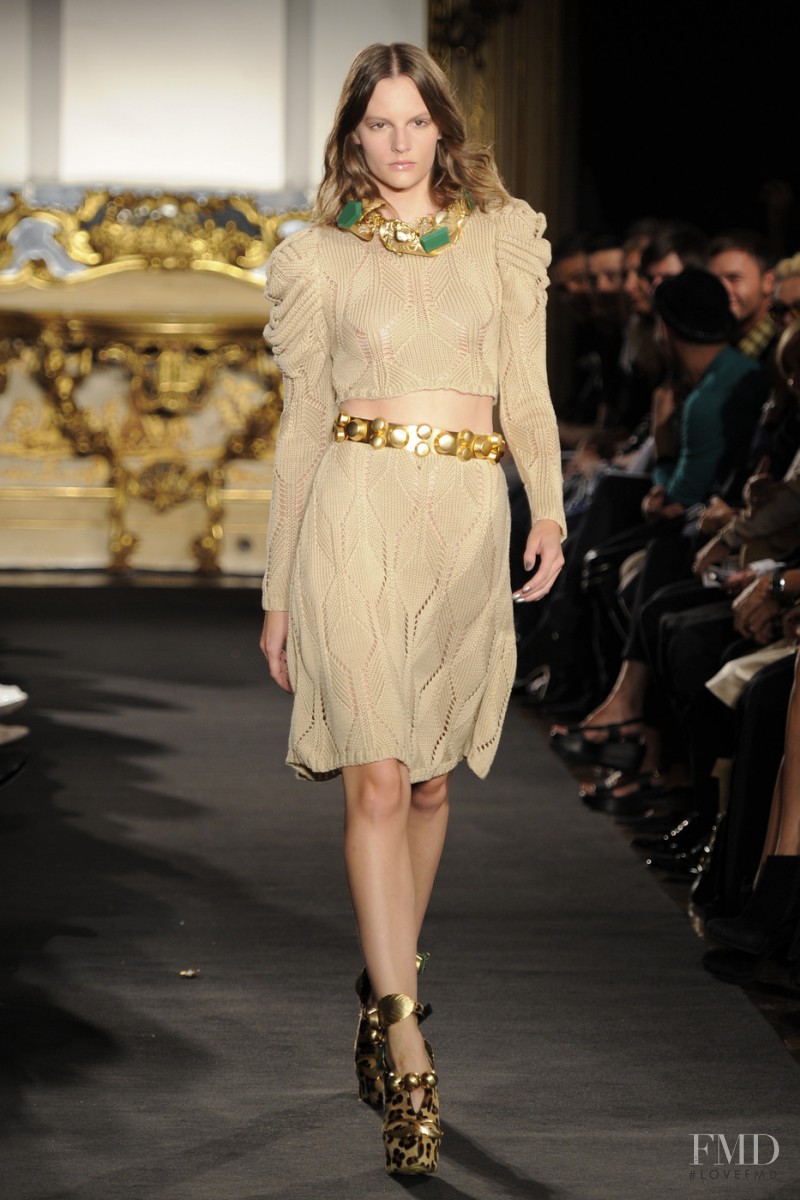 Gaetano Navarra fashion show for Spring/Summer 2011