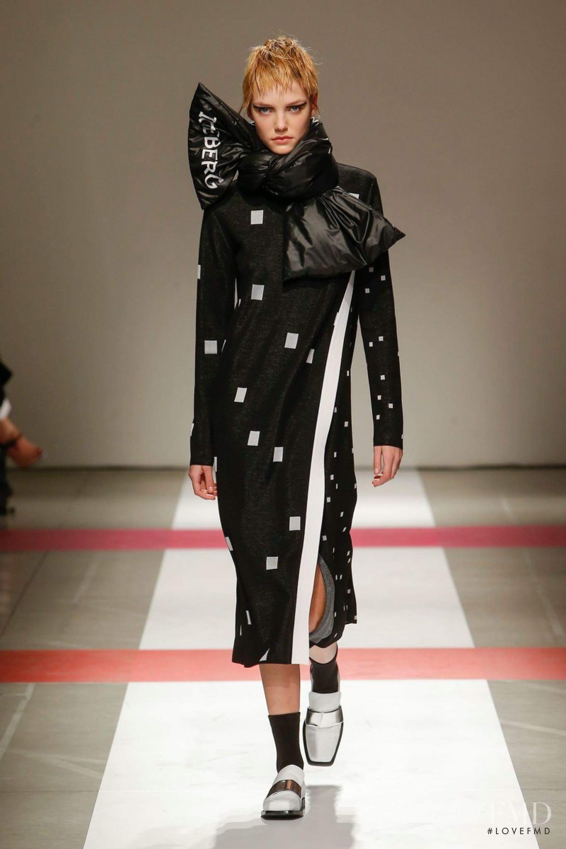 Roos Abels featured in  the Iceberg fashion show for Autumn/Winter 2016