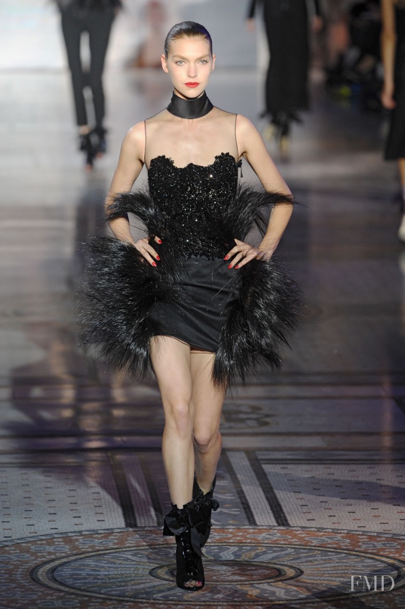 Arizona Muse featured in  the Giles fashion show for Autumn/Winter 2011