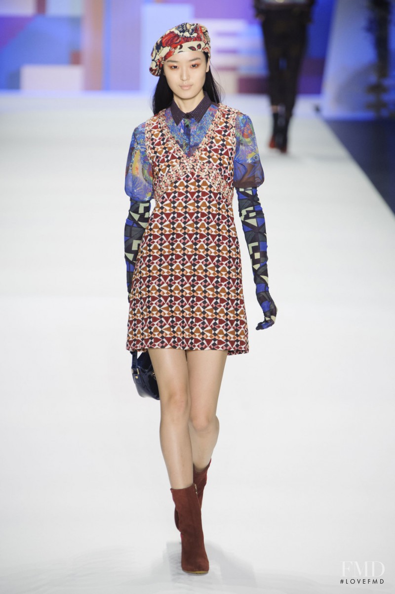 Yue Han featured in  the Desigual fashion show for Autumn/Winter 2016