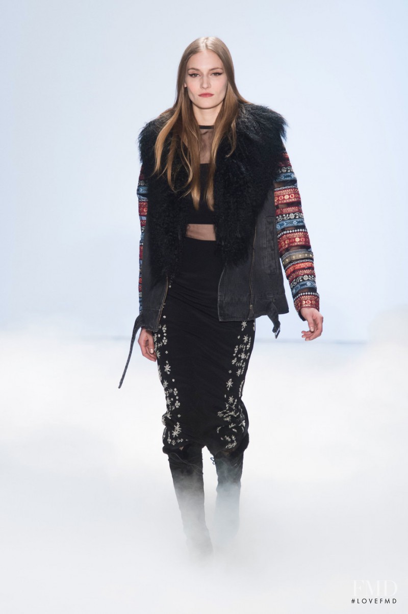 Nicole Miller fashion show for Autumn/Winter 2016