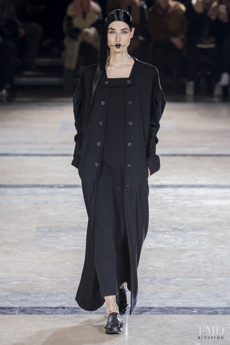 Yohji Yamamoto fashion show for Autumn/Winter 2016