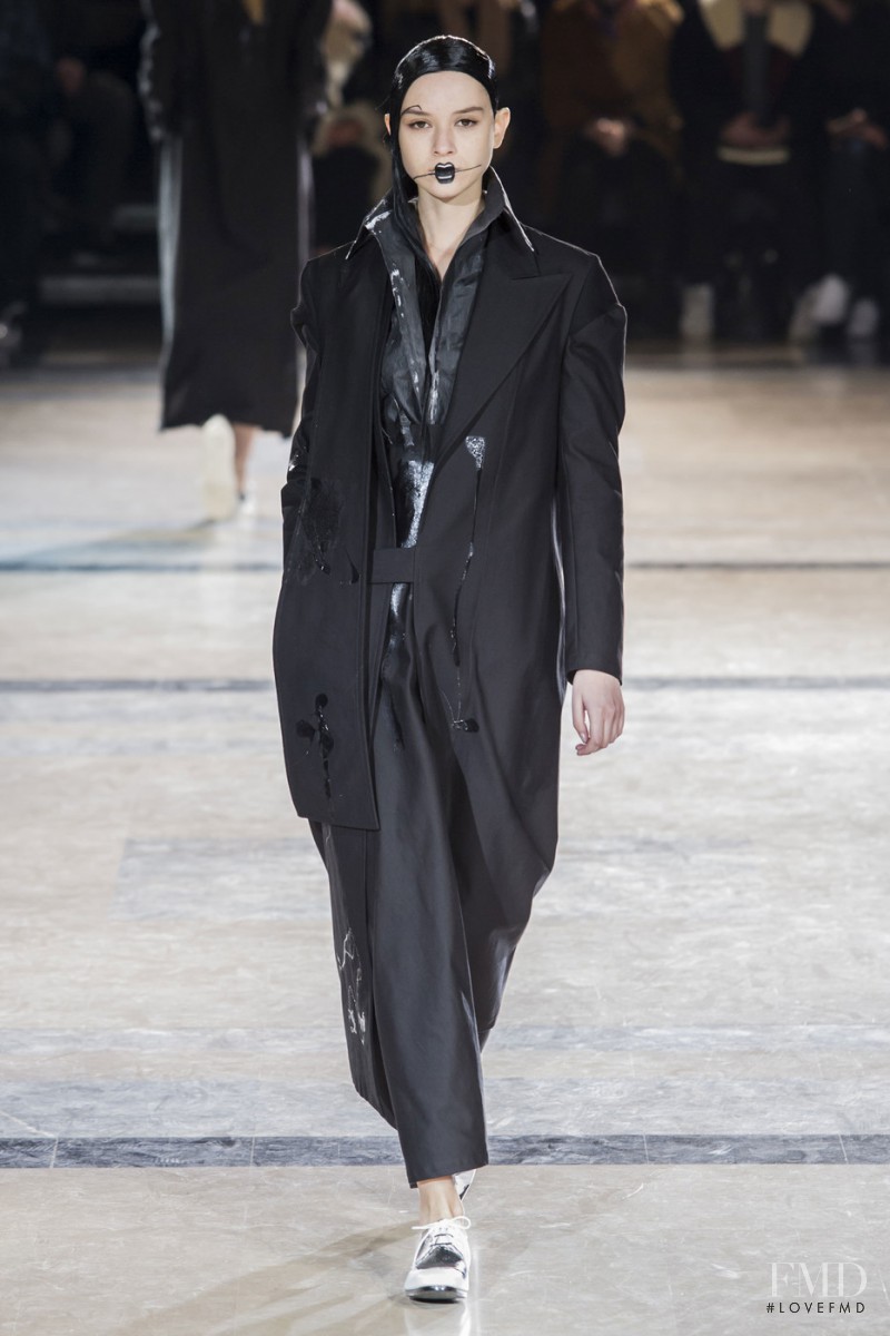 Yohji Yamamoto fashion show for Autumn/Winter 2016