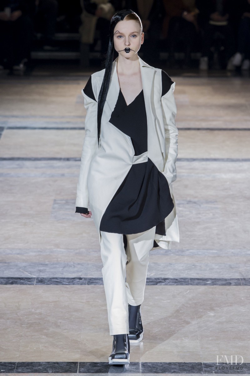 Yohji Yamamoto fashion show for Autumn/Winter 2016