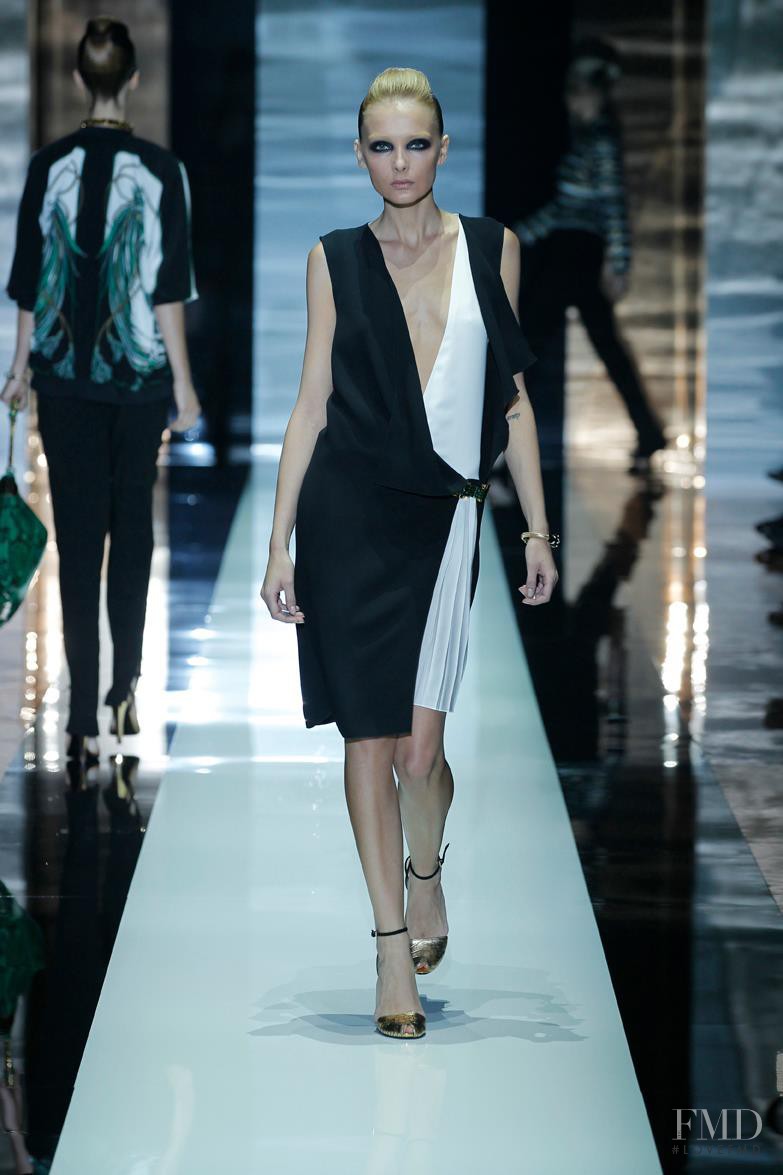 Snejana Onopka featured in  the Gucci fashion show for Spring/Summer 2012