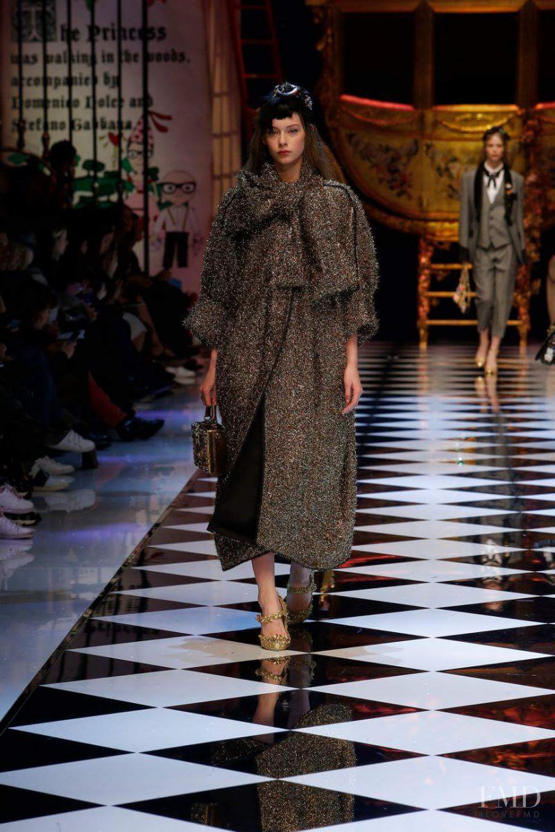 Lauren de Graaf featured in  the Dolce & Gabbana fashion show for Autumn/Winter 2016