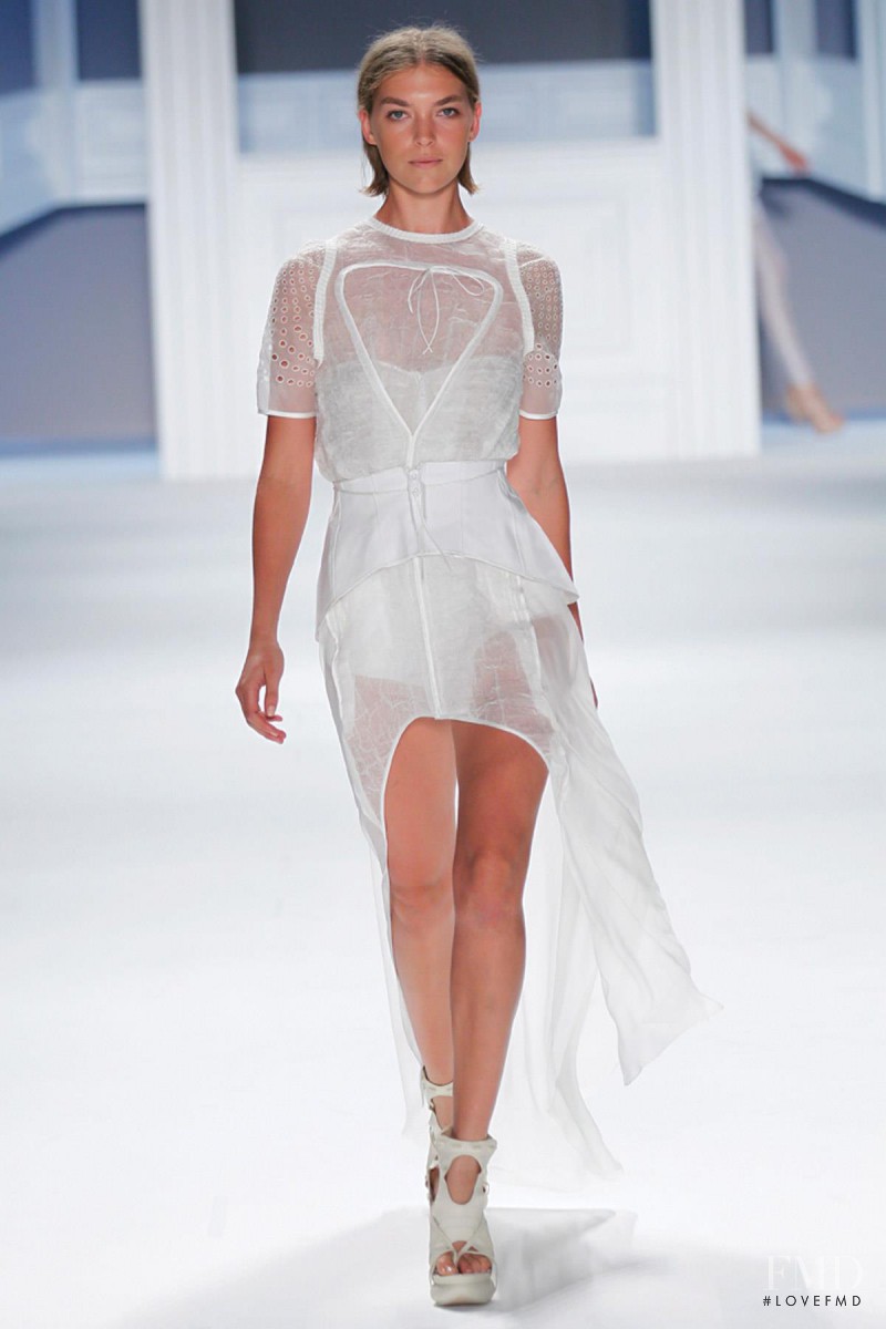 Arizona Muse featured in  the Vera Wang fashion show for Spring/Summer 2012