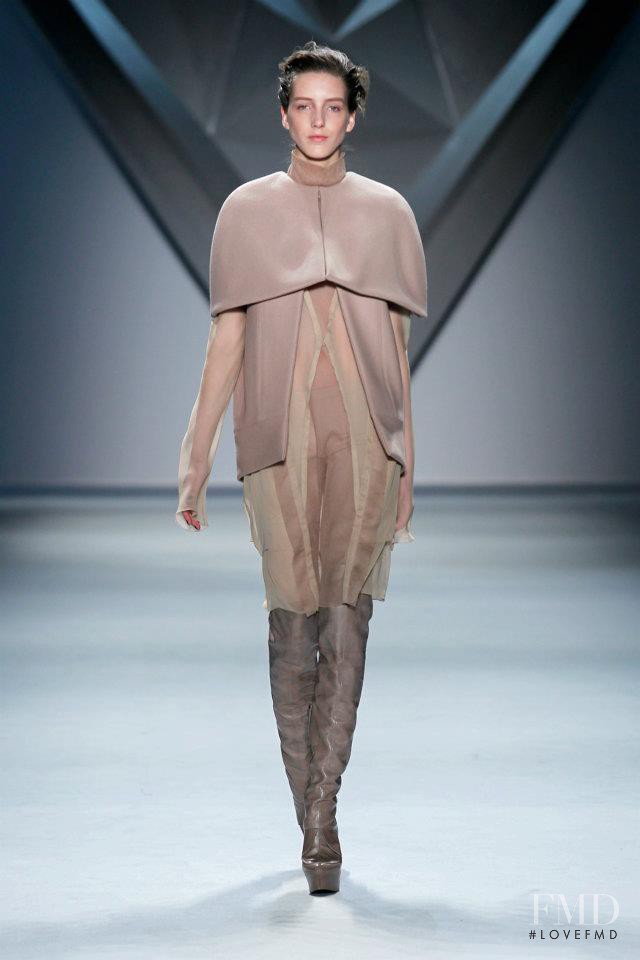 Iris Egbers featured in  the Vera Wang fashion show for Autumn/Winter 2012