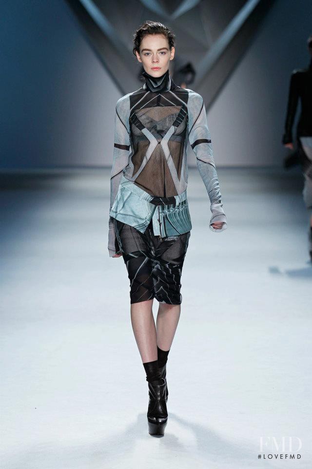 Kinga Rajzak featured in  the Vera Wang fashion show for Autumn/Winter 2012