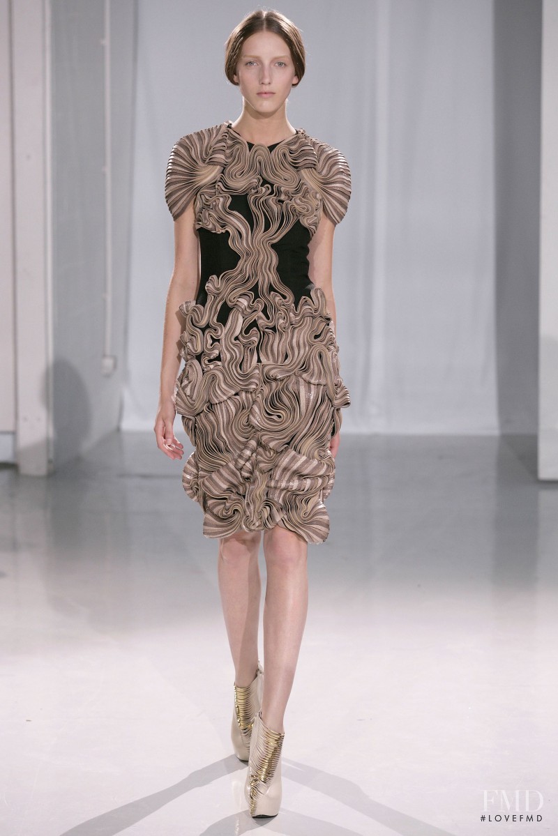 Iris Egbers featured in  the Iris Van Herpen fashion show for Autumn/Winter 2011