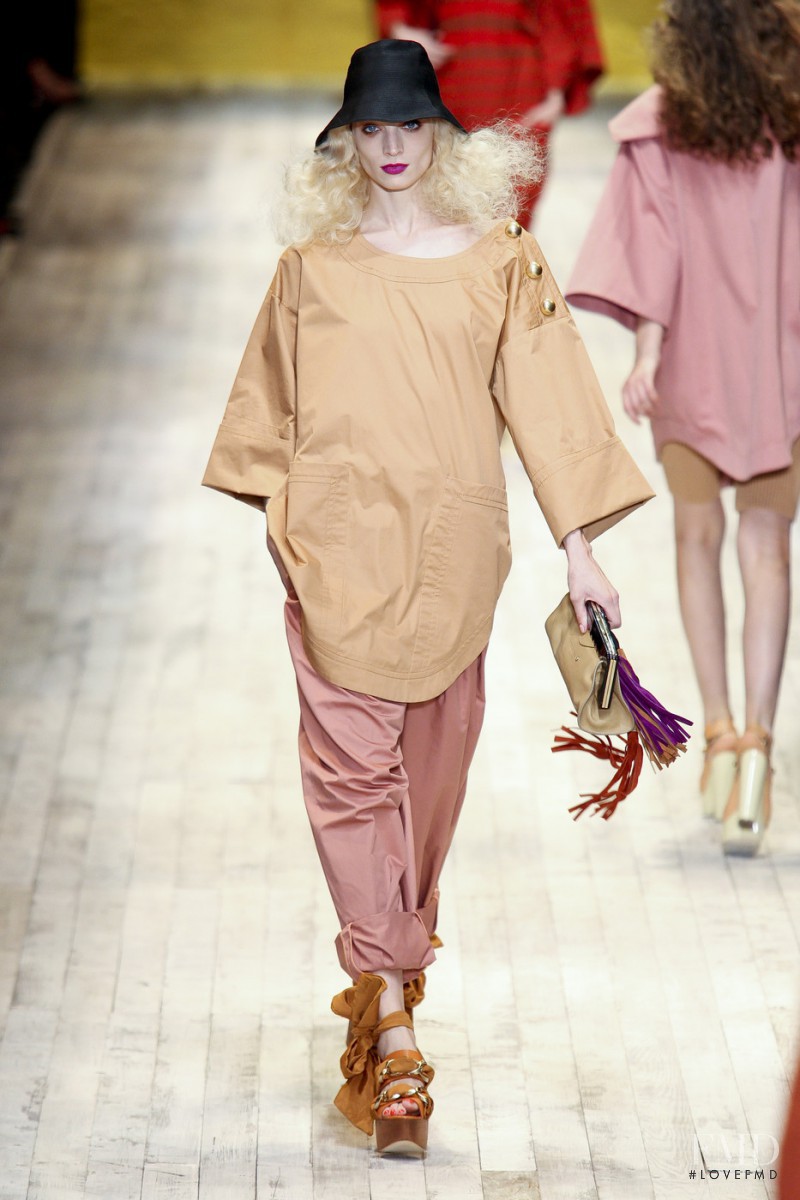 Melissa Tammerijn featured in  the Sonia Rykiel fashion show for Spring/Summer 2011