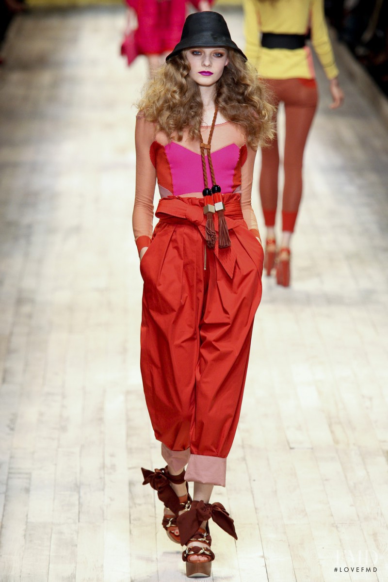 Nimuë Smit featured in  the Sonia Rykiel fashion show for Spring/Summer 2011