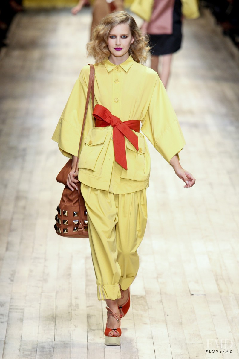 Lisanne de Jong featured in  the Sonia Rykiel fashion show for Spring/Summer 2011