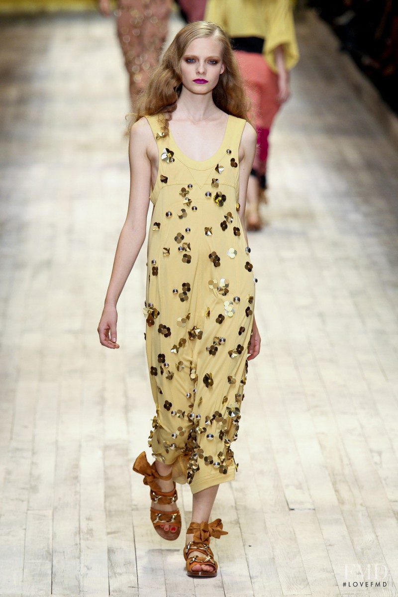Nimuë Smit featured in  the Sonia Rykiel fashion show for Spring/Summer 2011