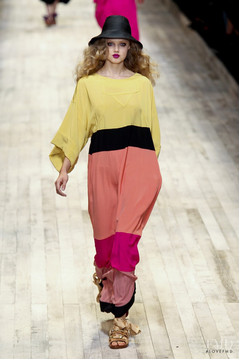 Lindsey Wixson featured in  the Sonia Rykiel fashion show for Spring/Summer 2011