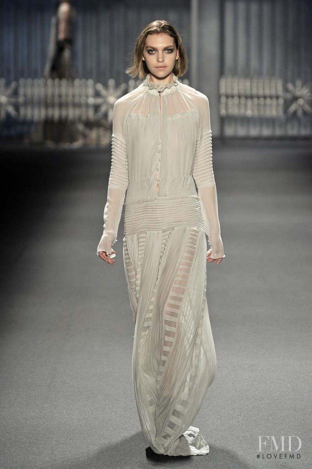 Arizona Muse featured in  the Vera Wang fashion show for Autumn/Winter 2011