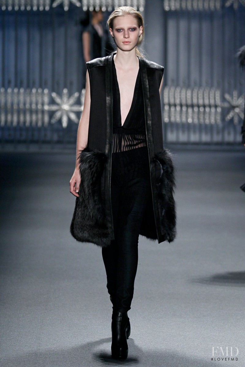 Julia Nobis featured in  the Vera Wang fashion show for Autumn/Winter 2011